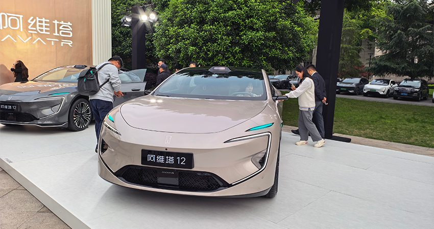 阿维塔双车齐发！搭载华为896线激光雷达，升级智能底盘