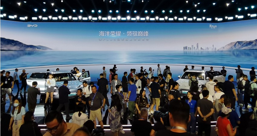 比亚迪宋PLUS推新版本,15.98万起售,还能卖爆吗?
