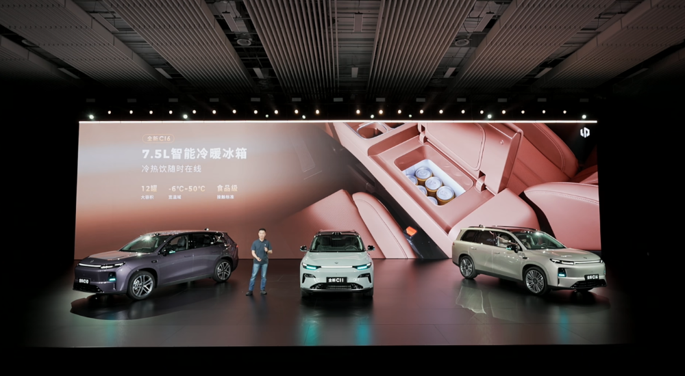 零跑发狠了！三款车17个版型一起上，打满12到17万市场