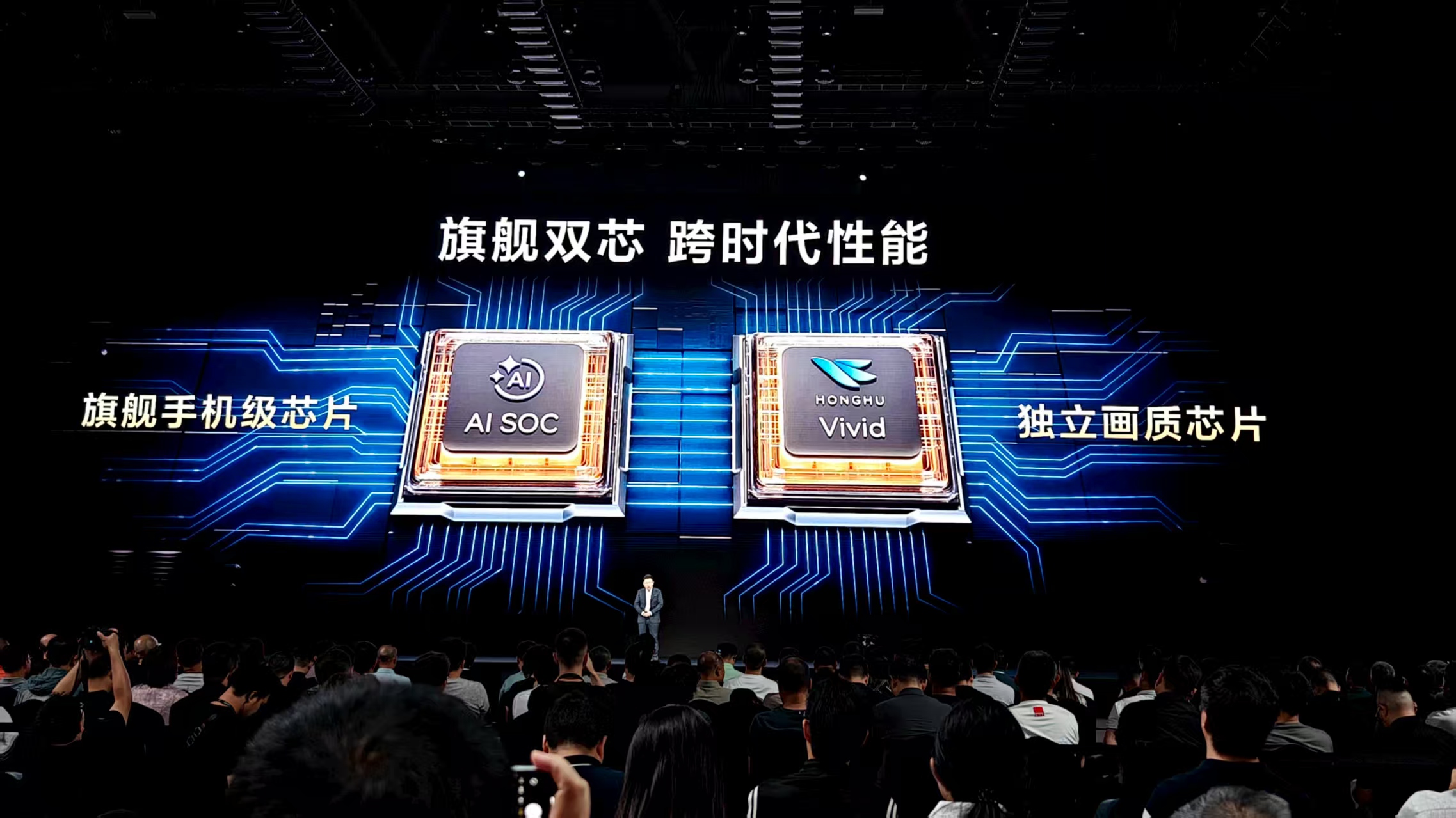 时隔4年，华为史上最强麒麟9020芯片回归！三折叠17999元开售，国产黑科技引爆全场