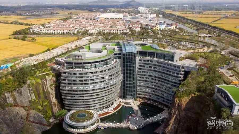 深度体验：小度落地网红“深坑酒店” 你的24小时贴身管家来了！