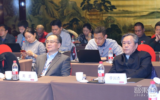 折叠手机、AR音箱、工业VR、医疗影像······联想全方位秀“黑科技”