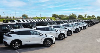 Robotaxi营收飙涨210%，拿出7亿回购，全球Robotaxi第一股交卷2025