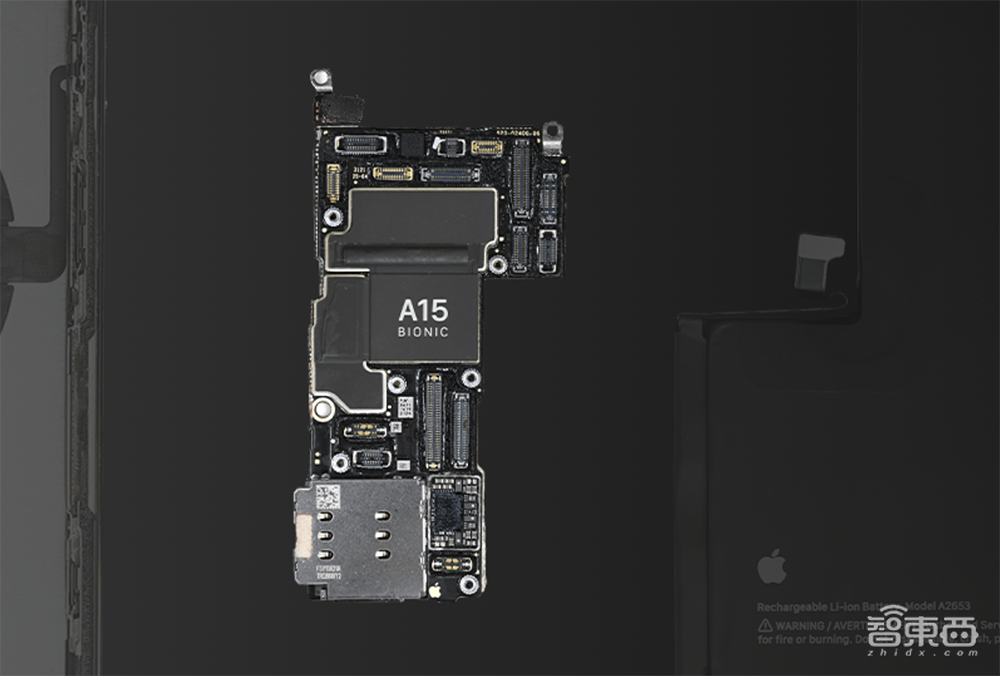 总成本2800元,相机成本涨10倍!十年iPhone难道更便宜了?