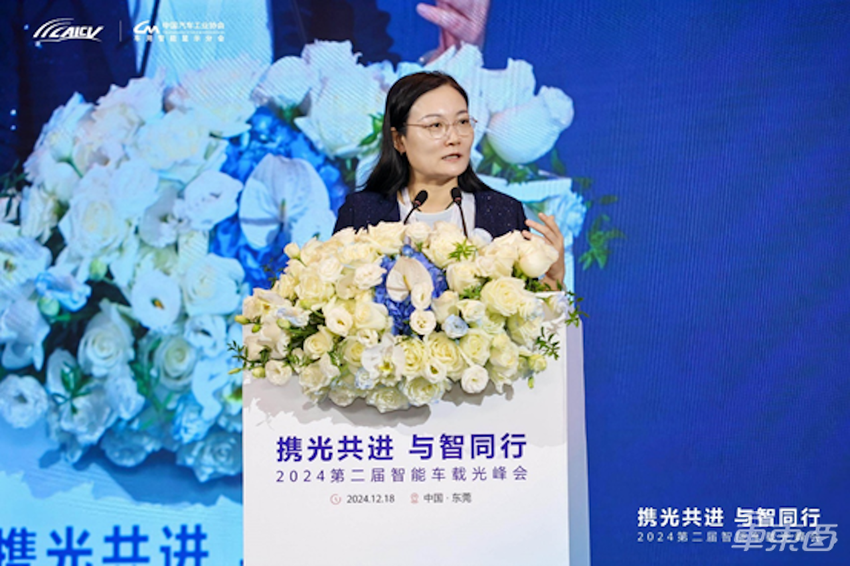 第二届智能车载光峰会举行，华为首批智能车载光认证合作伙伴完成签约