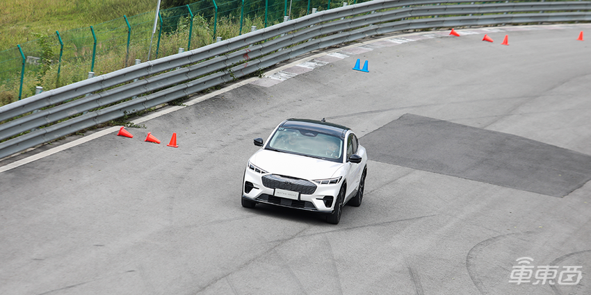 试驾福特野马纯电SUV：高性价比电动肌肉车！