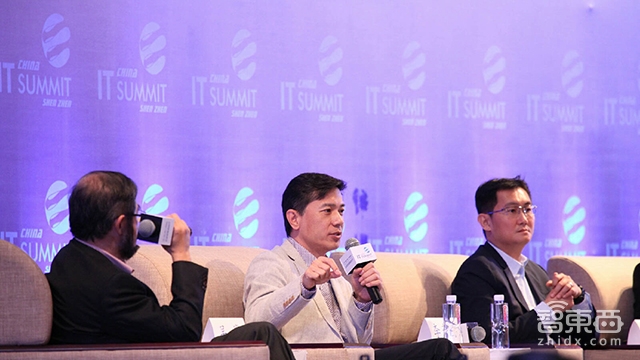 IT领袖峰会马化腾与李彦宏同台对话:人工智能他们怎么看?