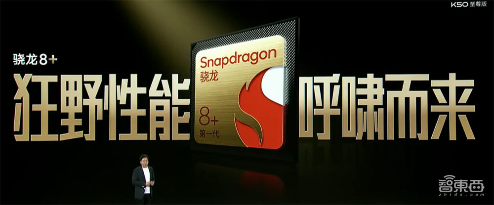 雷军亮出造车大招,和小米人形机器人玩自拍,自曝30年创业“黑历史”