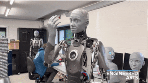 AI人形机器人作画,一幅卖了800万