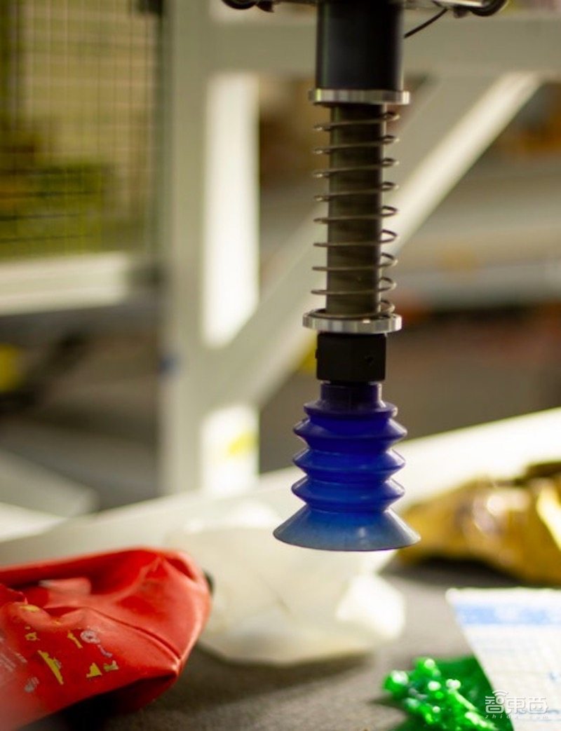 你是什么垃圾？五大机器人秒给答案，准确率95%！