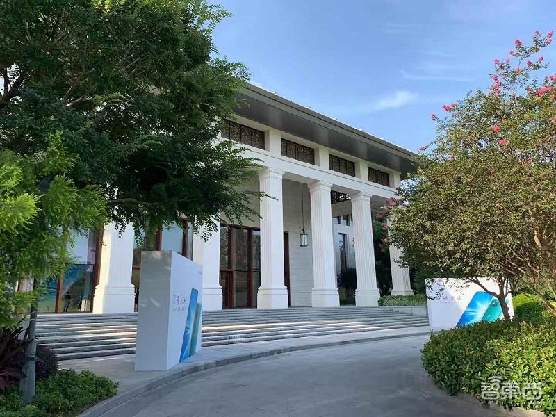 华为首款5G商用手机发布!率先支持4G+5G双卡双待和双组网,价格超预期