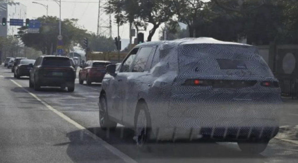 小鹏增程车谍照曝光！传车长5米1续航1400km，最快四季度量产