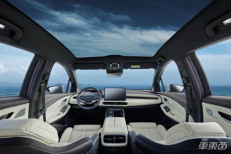 国内续航最长纯电车上市！广汽AION LX PLUS续航破千，28.66万起售