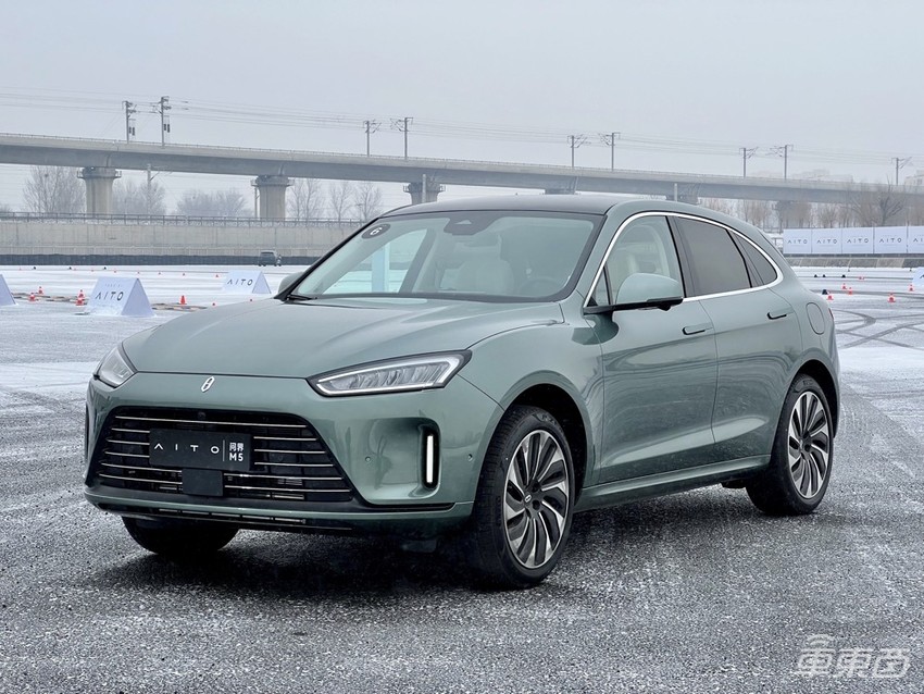 华为“造车”的逆袭之作?赛道首试问界M5