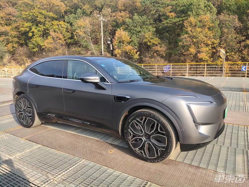 华为加持的智驾有多牛？阿维塔11智驾挑战北京环路