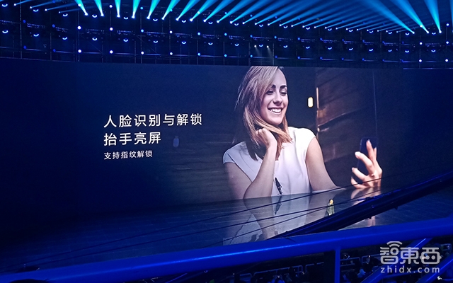 荣耀推AI手机V10 搭载麒麟970芯片 现场叫板iPhone X动画表情Animoji