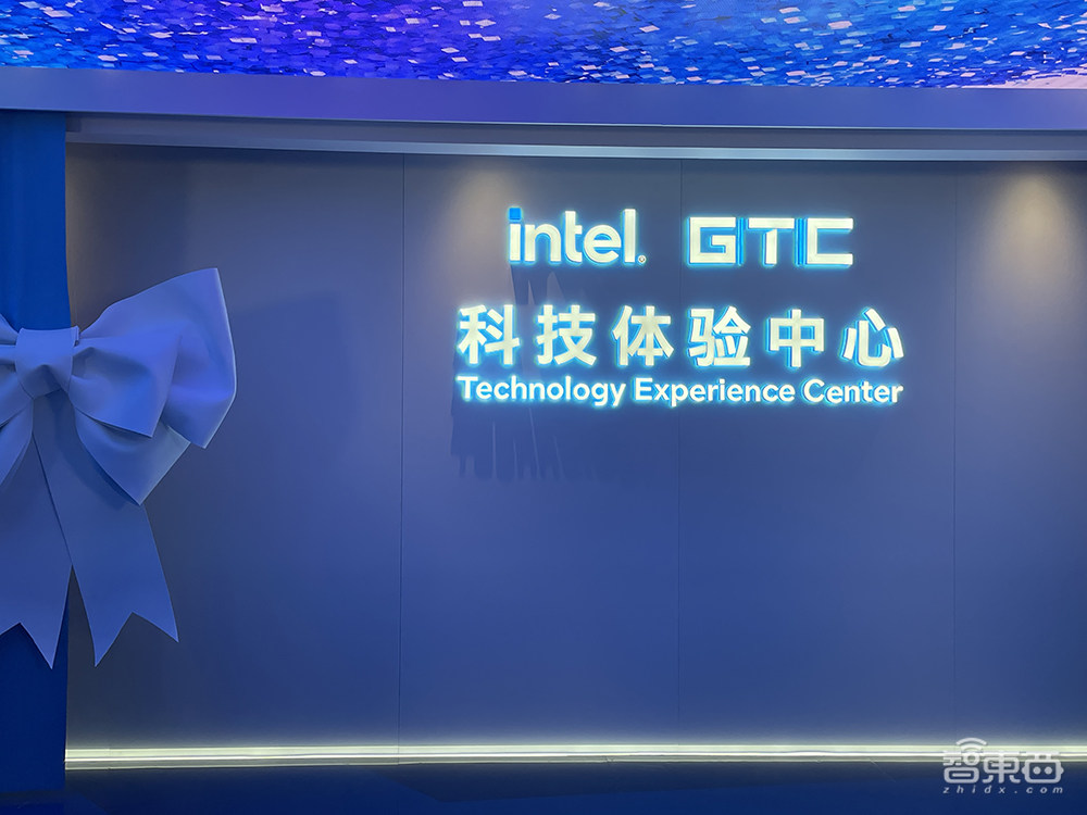 探秘英特尔GTC科技体验中心:一站看尽产品展示,9台AI PC体验AIGC应用,还有能“亲测”的智能驾舱
