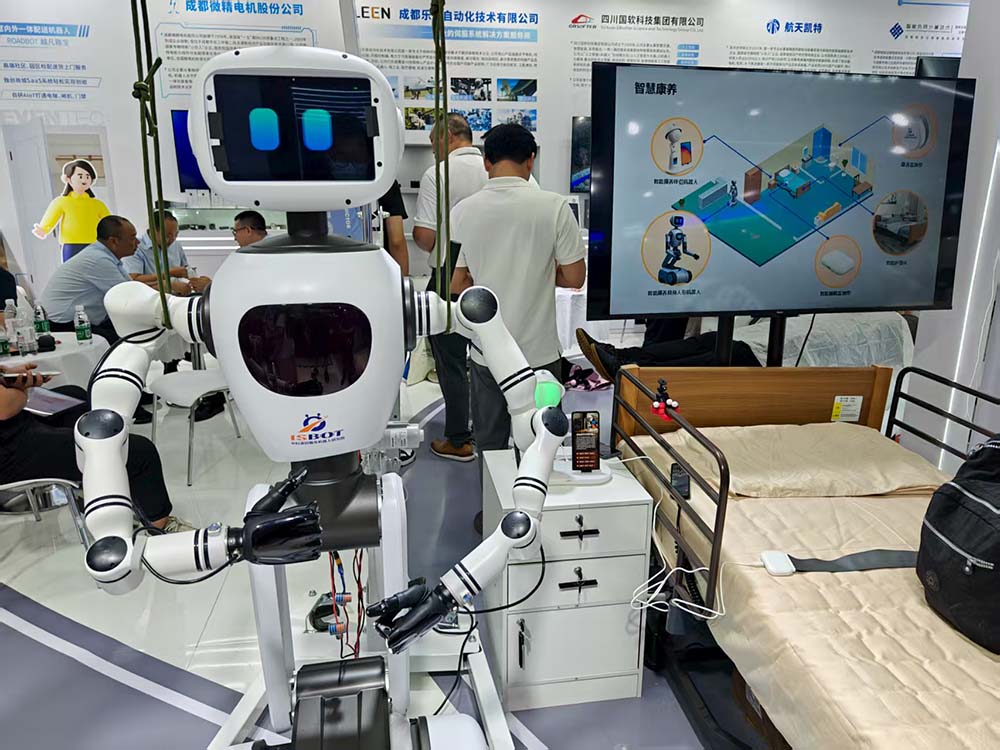 最貴97萬搬回家，人形機(jī)器人天團(tuán)涌入北京！暴走2萬步玩命逛完，亮點(diǎn)都在這了