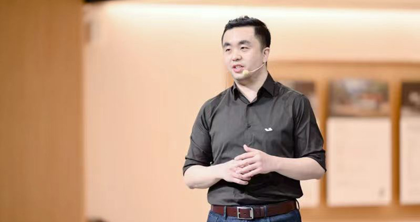 车东西对话理想智驾副总裁郎咸朋:高精地图存在短板,基于导航地图更便捷