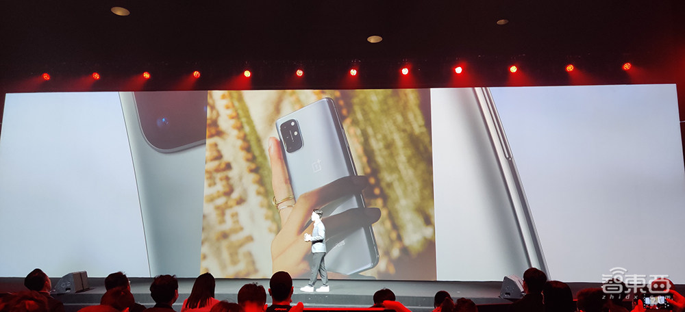 一加2020首场线下发布会:屏幕“拉直”,65W快充补齐,一加8T 3399交朋友