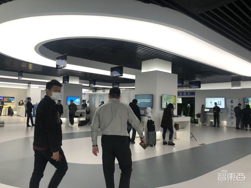 南京未来科技智慧中心亮相！英特尔携37家企业打造智慧“大观园”