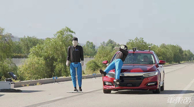 行人防撞系统形同虚设！四款中级车AEB横评 全部差评