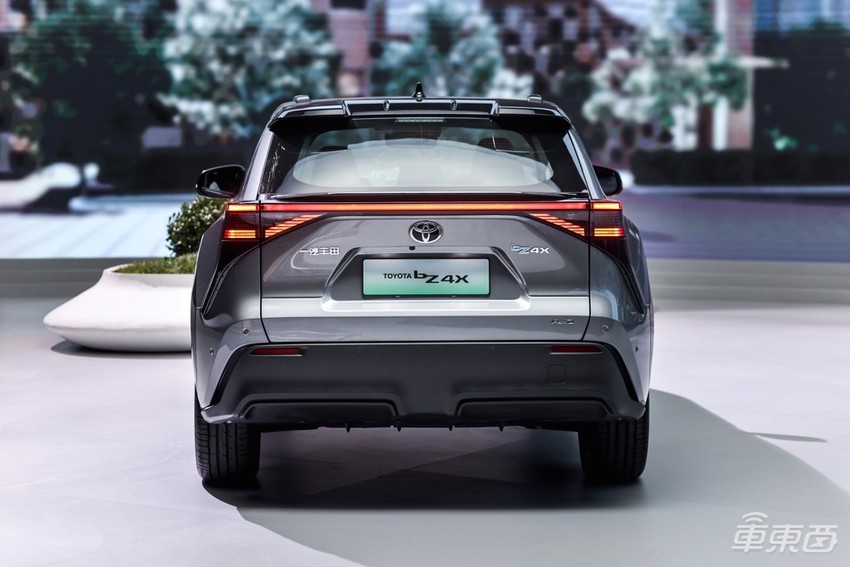 20万起的丰田纯电SUV上市,优缺点全在这