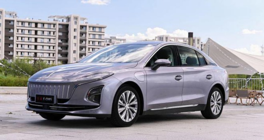 红旗E-QM5 PLUS 2023款上市,续航560公里,15.48万就能买到