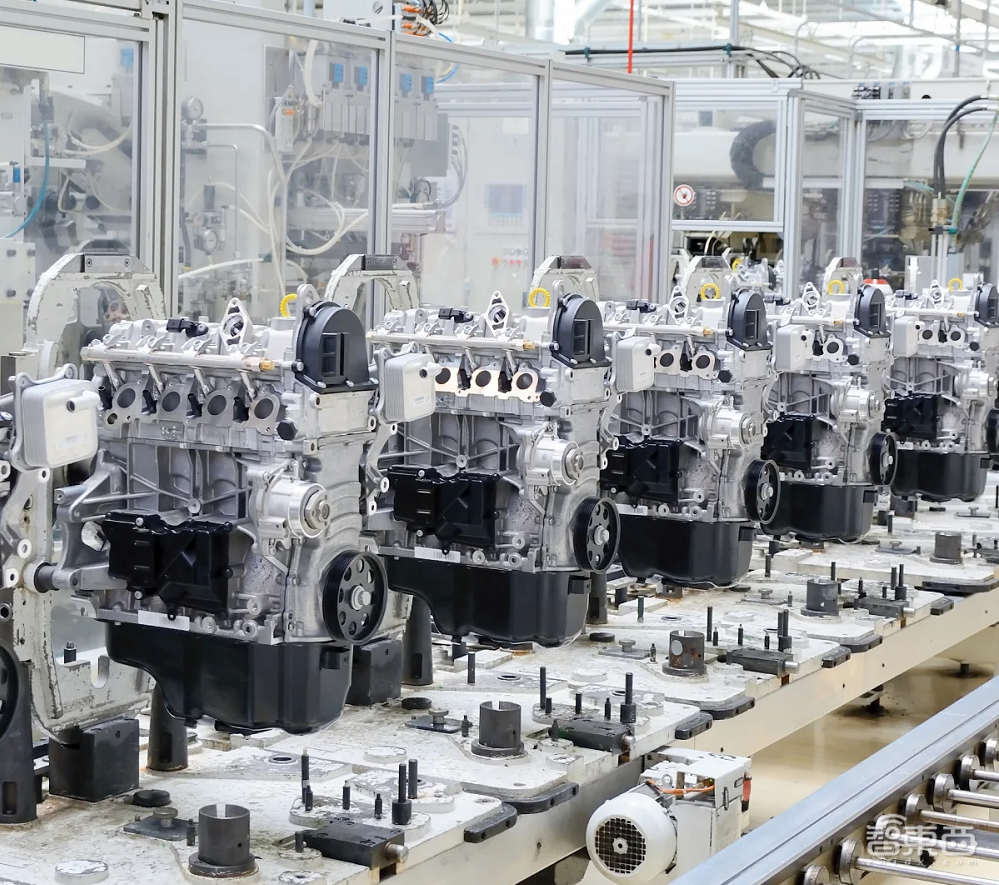 谷歌母公司聘了100多台机器人,扫地热菜擦桌子,还能自主学习