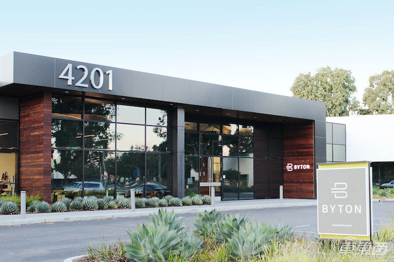 悬崖边的新造车玩家们