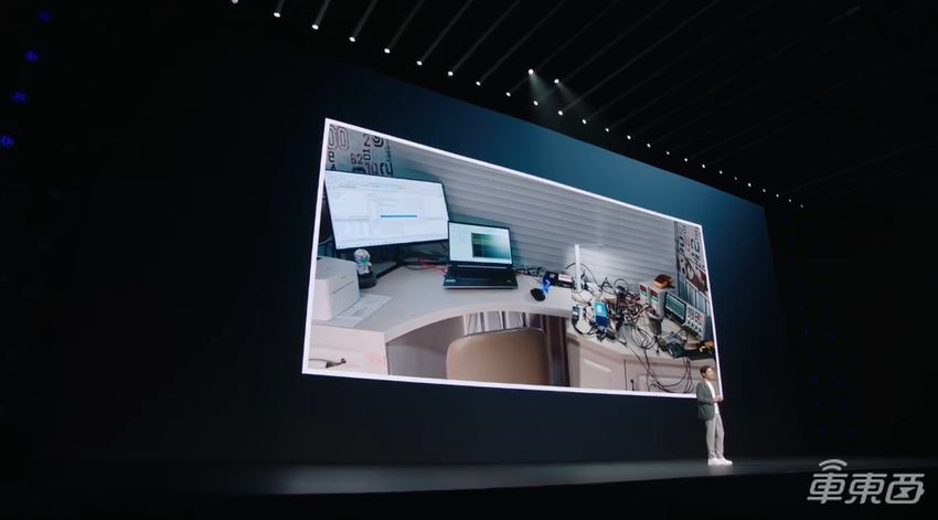 小米发布地表最强新车,贵到雷军都买不起!现场玩梗“军儿”,大秀漂移