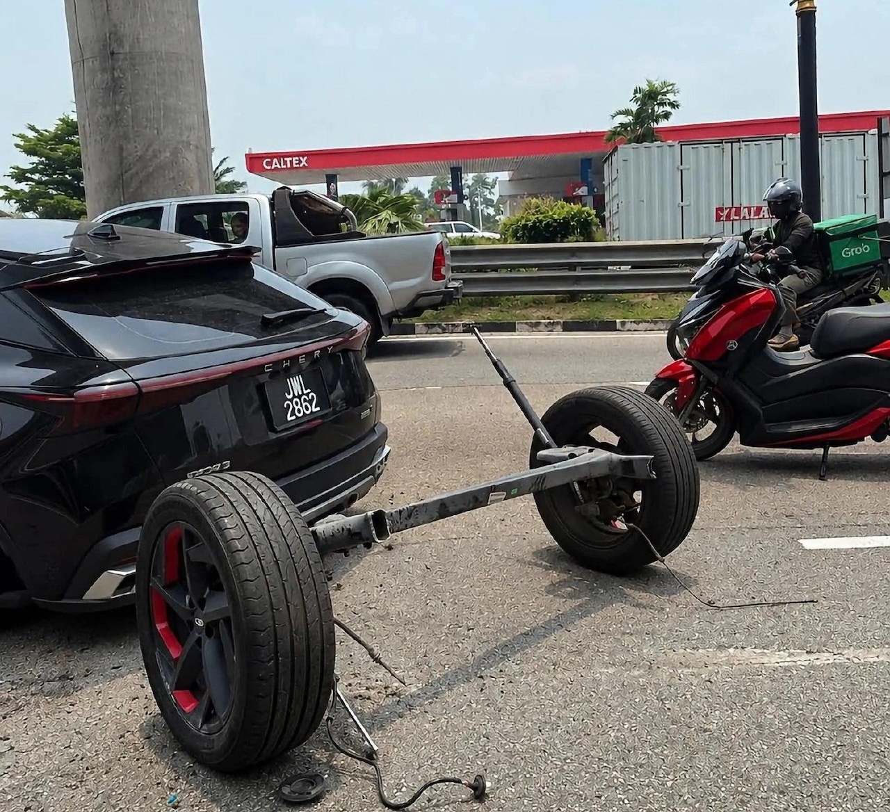 车开着开着后轮掉了……奇瑞紧急致歉，召回近9000辆车