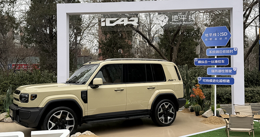 地平线HSD更像老司机了！等红灯选最快车道，违停果断绕行