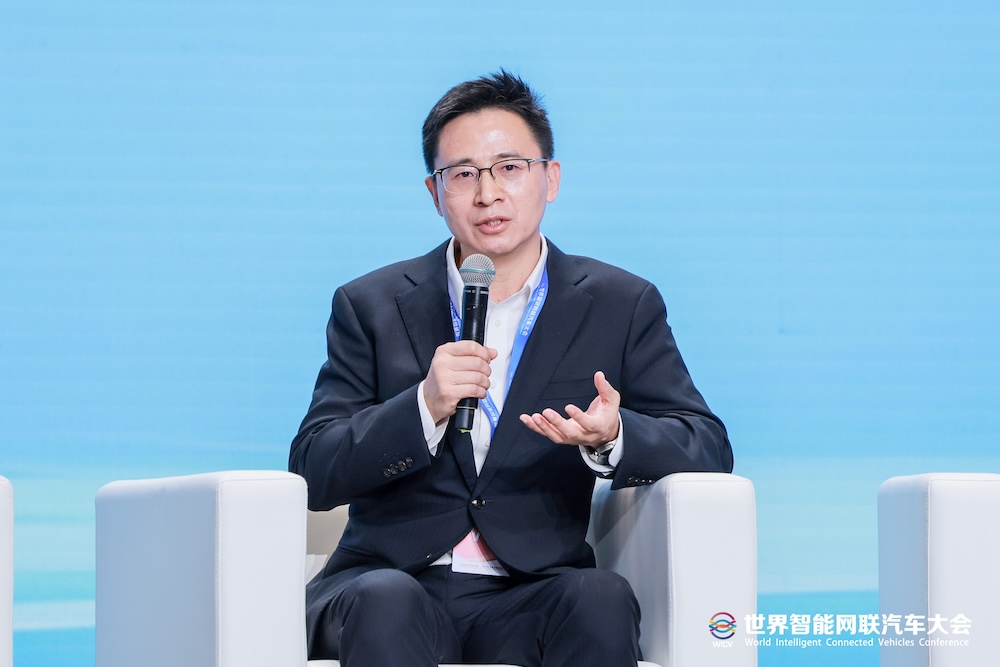 比亚迪华为同台谈智驾！何小鹏再次开炮L3，六位车圈大佬激辩