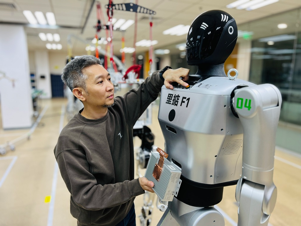 广州厂二代造机器人,拿下2000台订单丨对话里工实业李卫铳