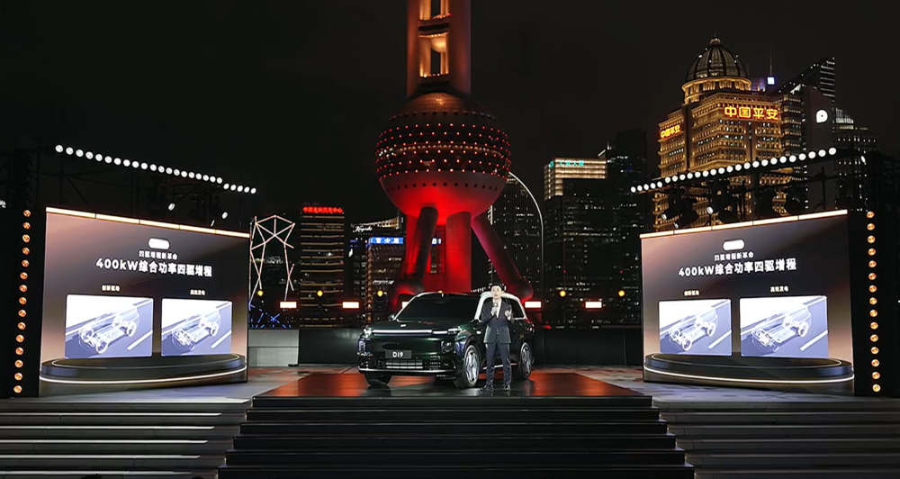 朱江明和费翔一起发零跑车皇！增程配80度大电池，“全身名牌”登场