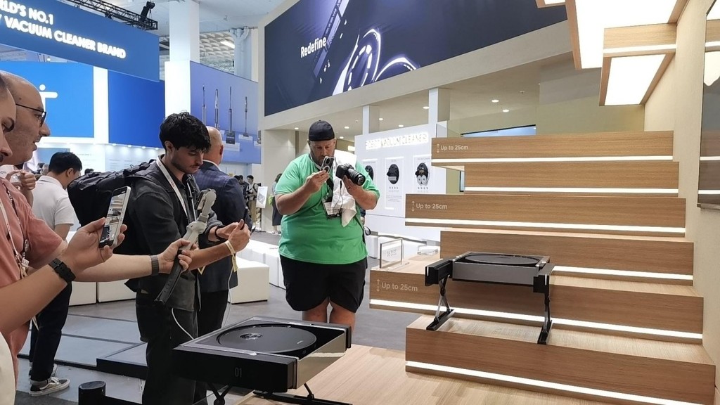 MOVA亮相IFA2025：双机械臂技术如何颠覆智能清洁？