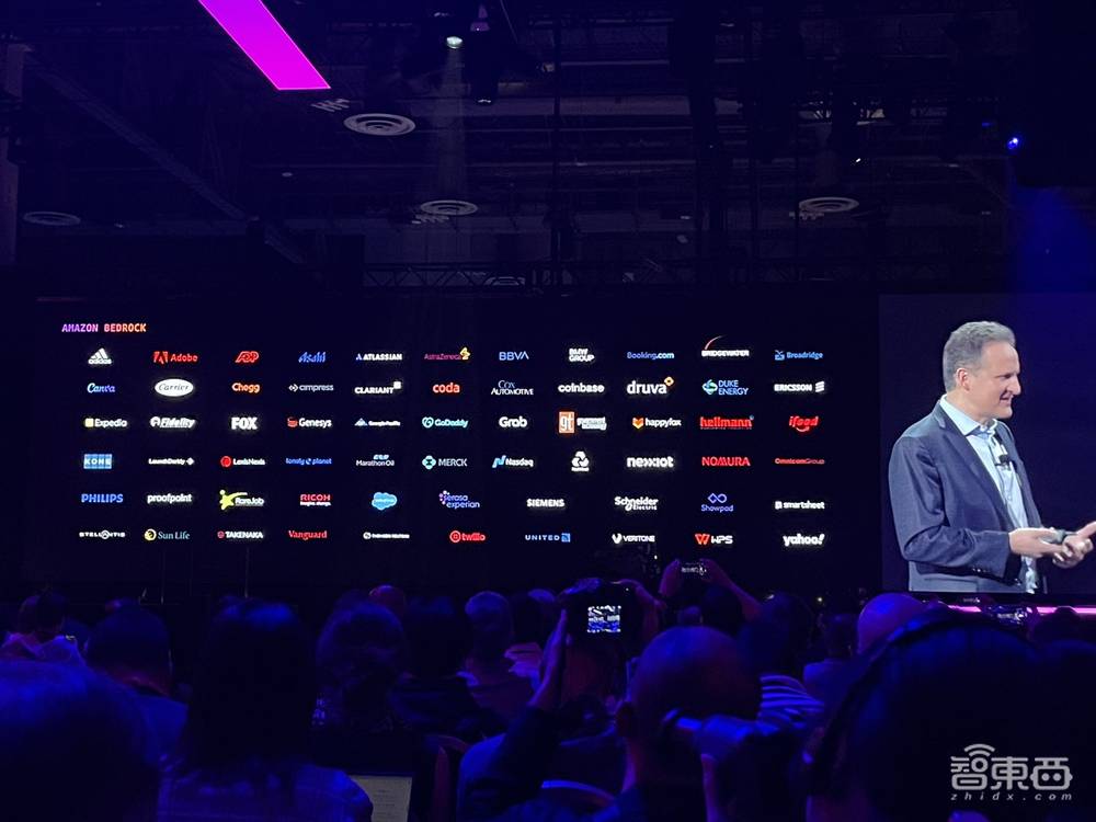 亚马逊年终王炸！两大自研AI芯片性能飙升，推AI助手硬刚微软，联手老黄造最强超算