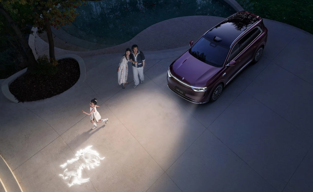 一束光重塑出行，智能车灯如何实现汽车体验革命？