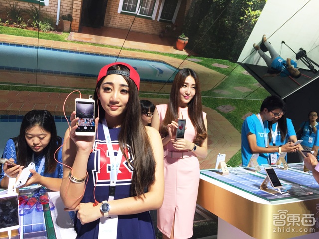 华为荣耀7i:翻转摄像头 侧面指纹识别