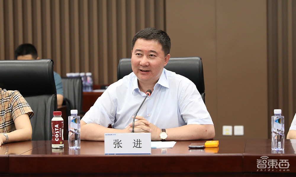 大模型火遍两会！雷军等20位代表热议AI，Sora高频出场，靳东深感受影响