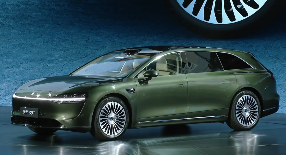 华为系首款旅行车30.98万开卖!余承东朝百万销量发起冲锋,北汽董事长现场表决心