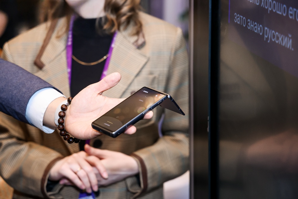 七语同传引爆东博会,我们拆解了讯飞AI翻译的“东盟攻坚战”