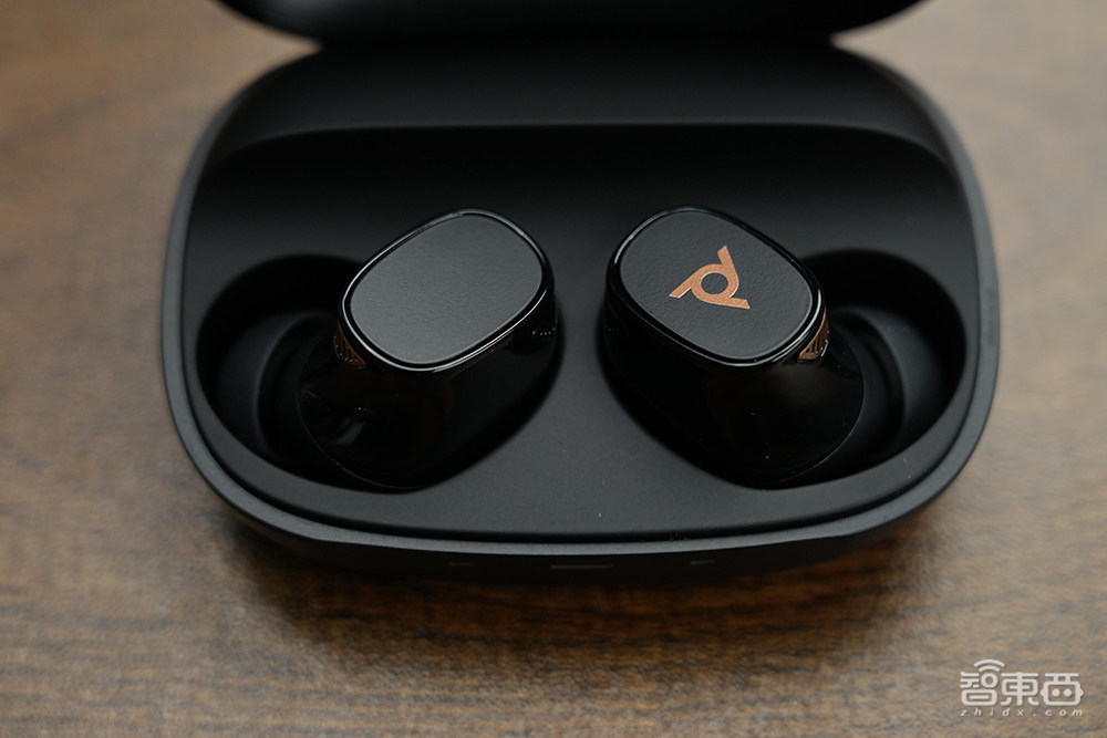 Poly Voyager Free 20耳机开箱体验：开会仙品，AI降噪，超长续航