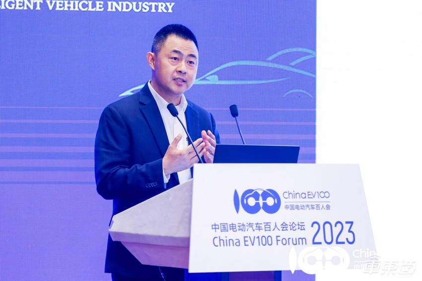 40天内8位大佬出走，车企供应商都有！自动驾驶圈“人来人往”