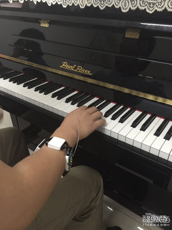 对话Pianote闫文闻:让智能手环来教你弹钢琴