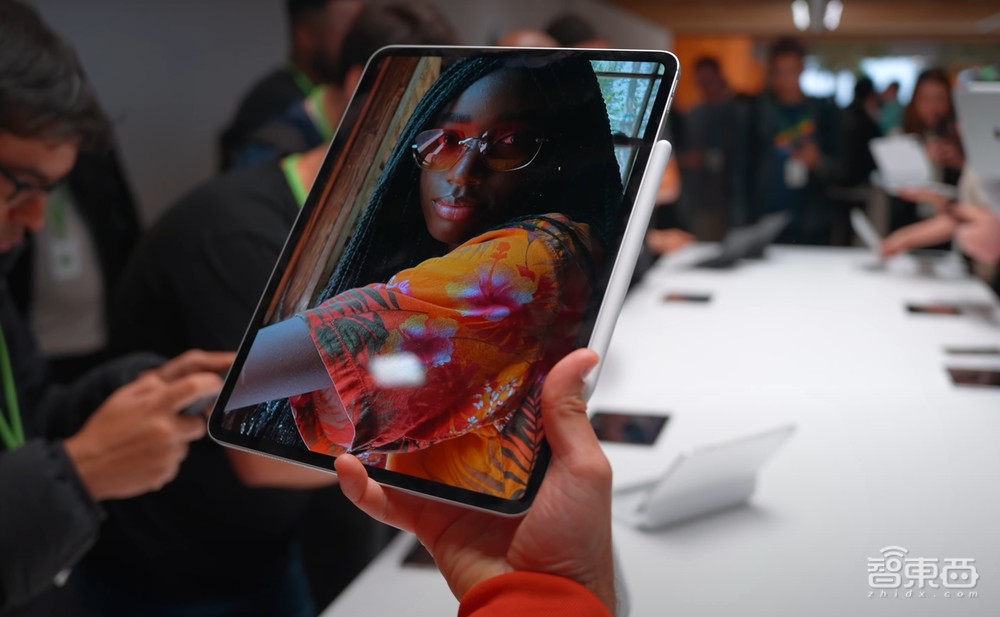 深度解密:苹果只讲了3分钟的这块屏,将引爆千亿市场