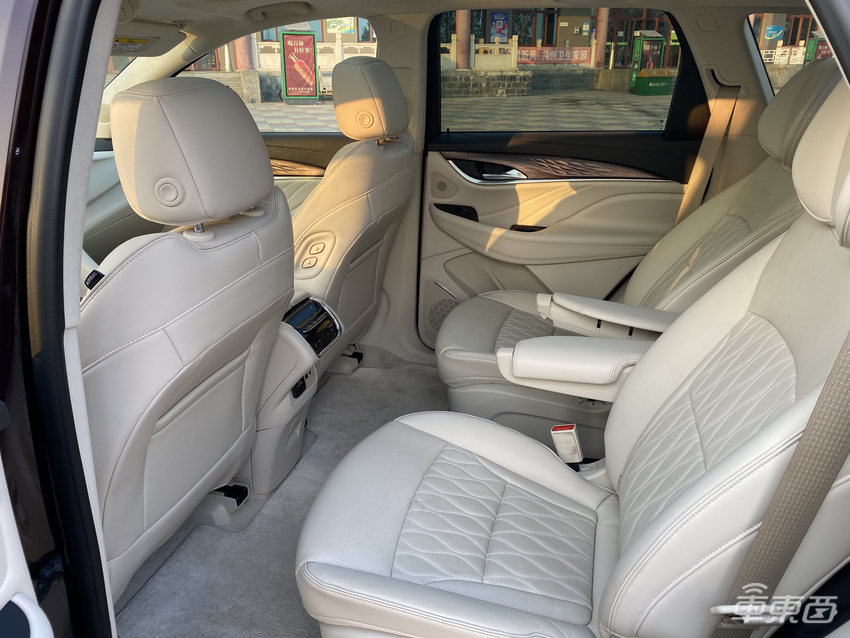 试驾别克旗舰SUV昂科旗 又大又好开,质感直追豪华车