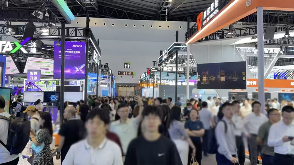 人工智能大会彻底引爆!展区水泄不通,门票炒到2000多,暴走3万步带来最全看点