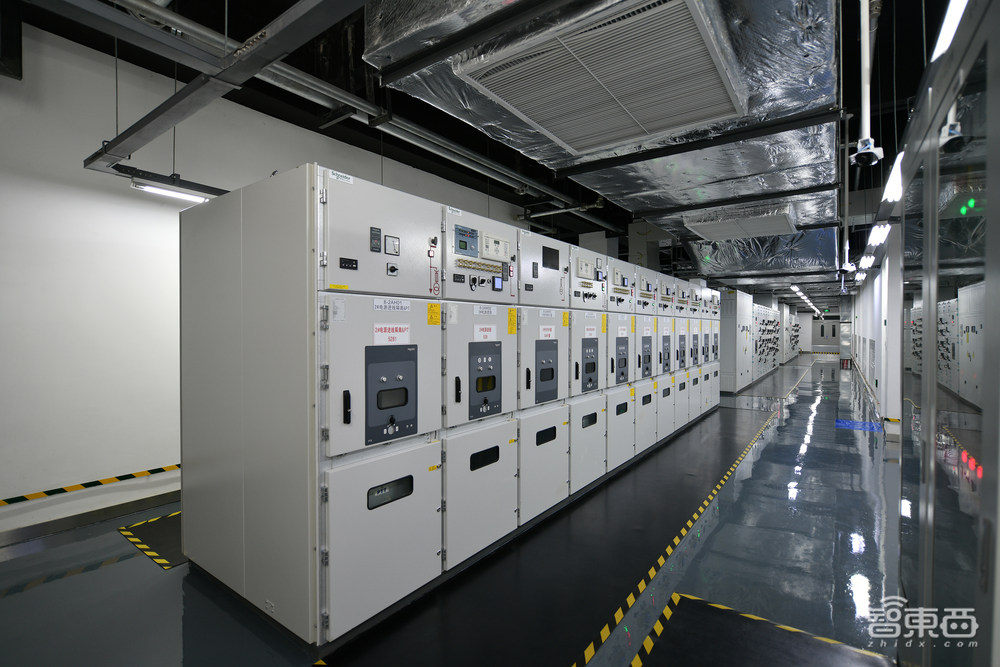 “文心一言”发布倒计时两天:探访百度阳泉智算中心,三大配套云服务升级